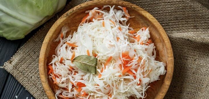 Quick pickled cabbage: crispy and sweet