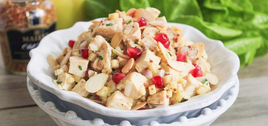 Festive salad with chicken, pomegranate and nuts: tastier than Olivier and Shuba