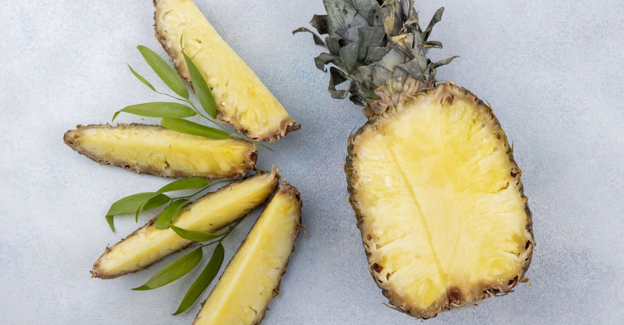 Peel a pineapple in 1 minute
