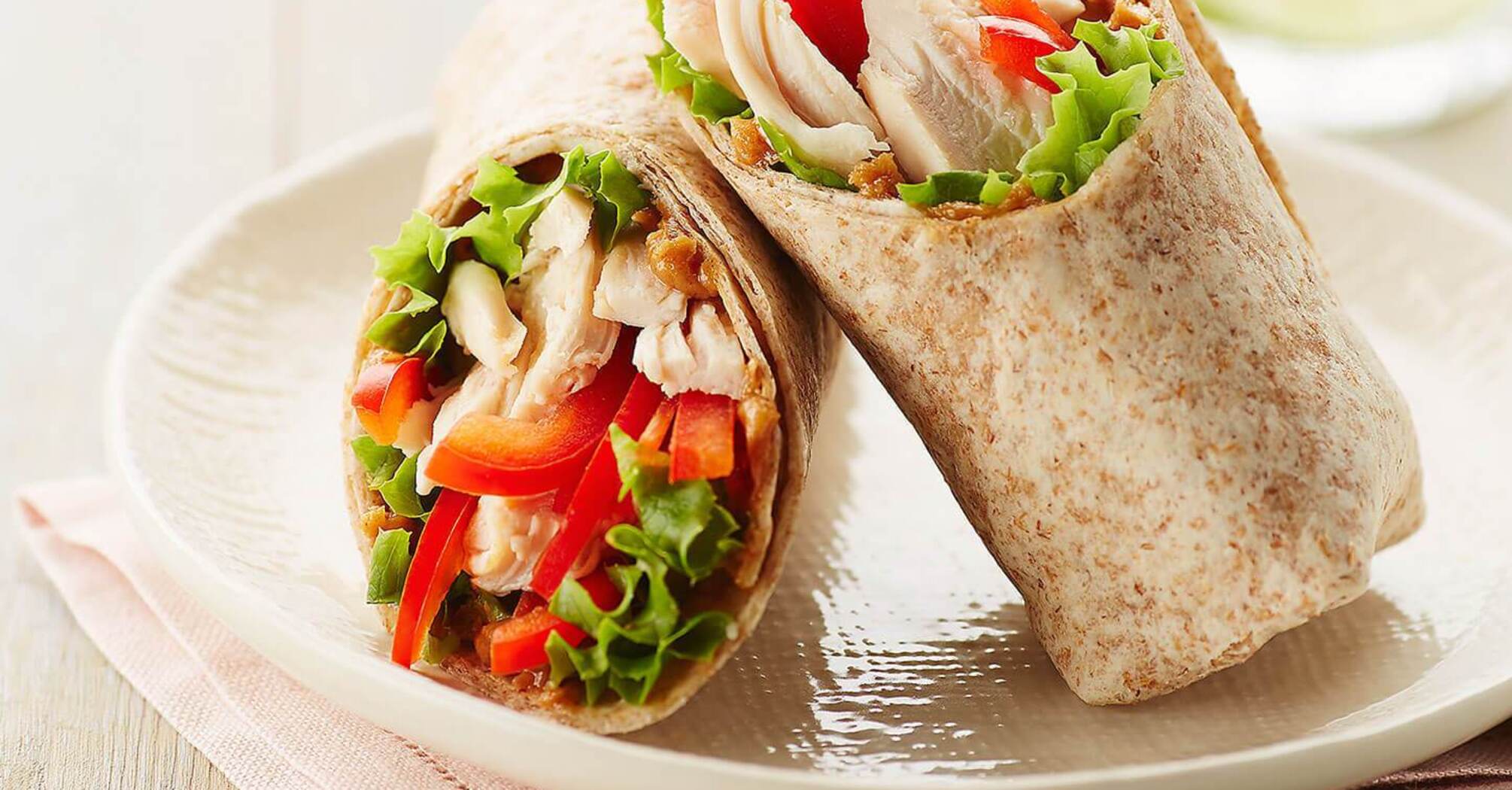 Quick pita bread rolls for a hearty lunch: what to make the filling from