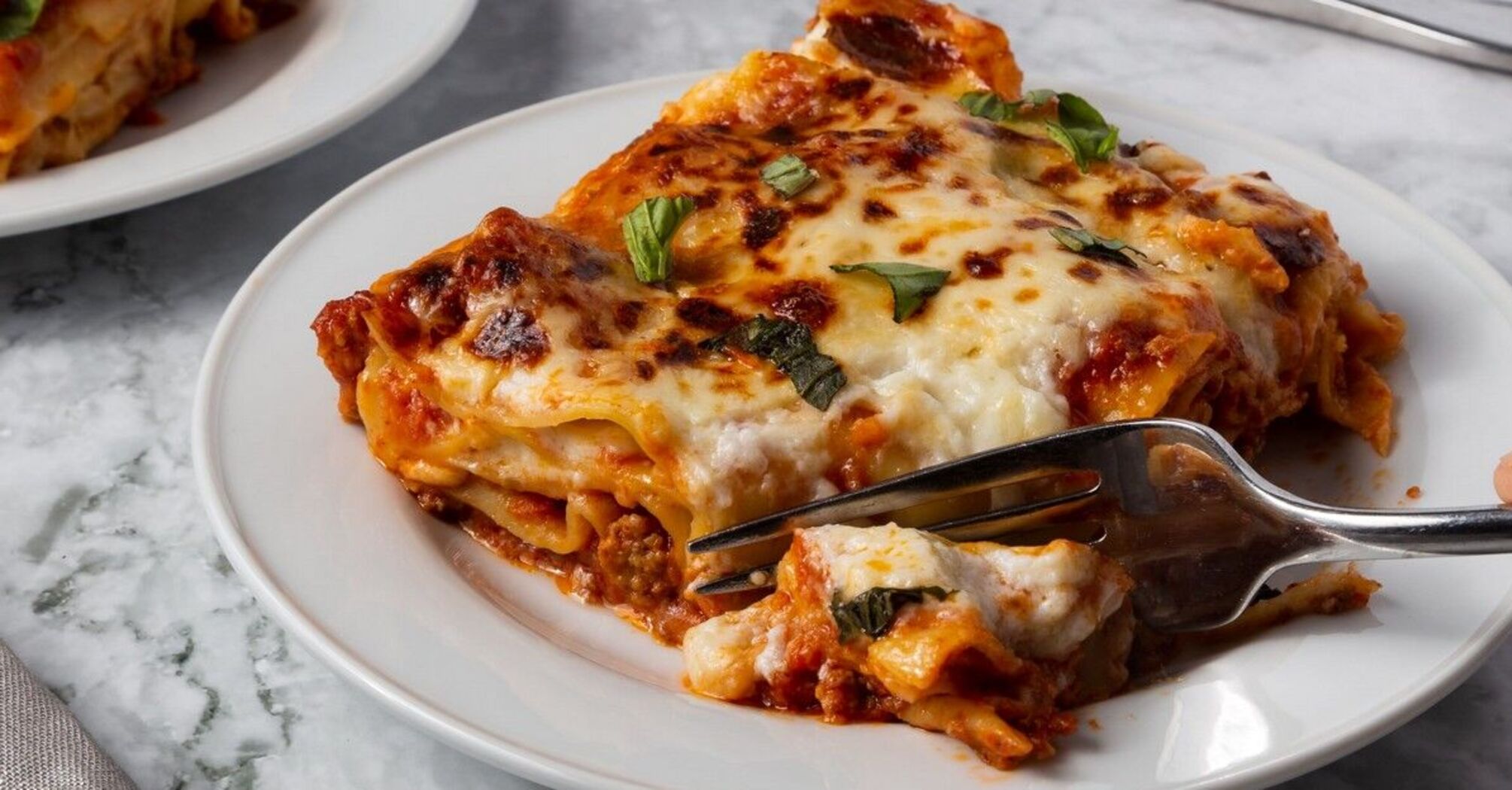 A very quick and hearty lasagna made from ready dough: perfect for lunch