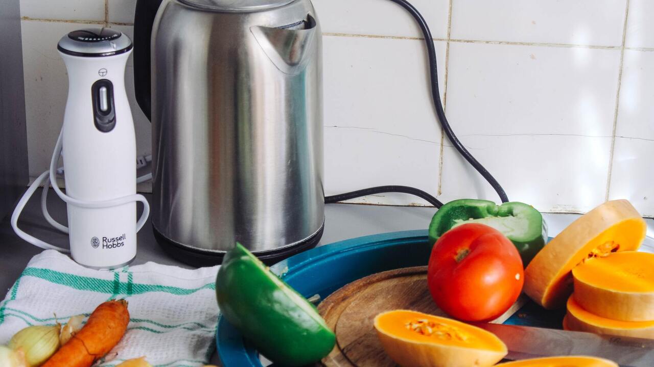 How to clean a kettle without chemicals