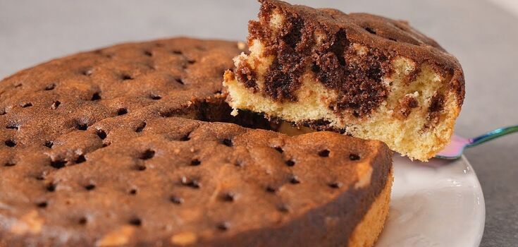 Economical "Leaky" pie: a recipe for original pastries