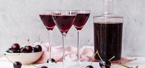Tasty cherry liqueur with vodka: how to prepare at home