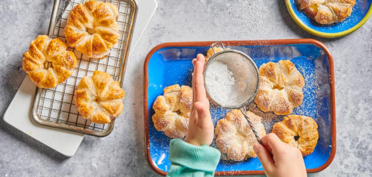 Apple rings instead of pancakes: what to add to the batter to make them fluffy