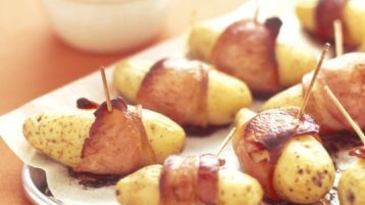 How to bake whole potatoes to make them juicy: an elementary idea