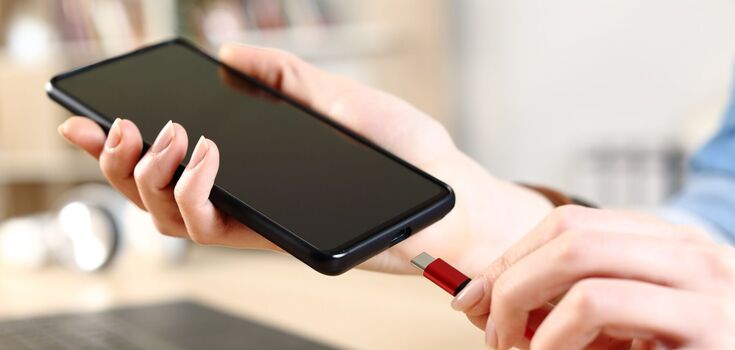 What not to do when charging your smartphone: top common mistakes