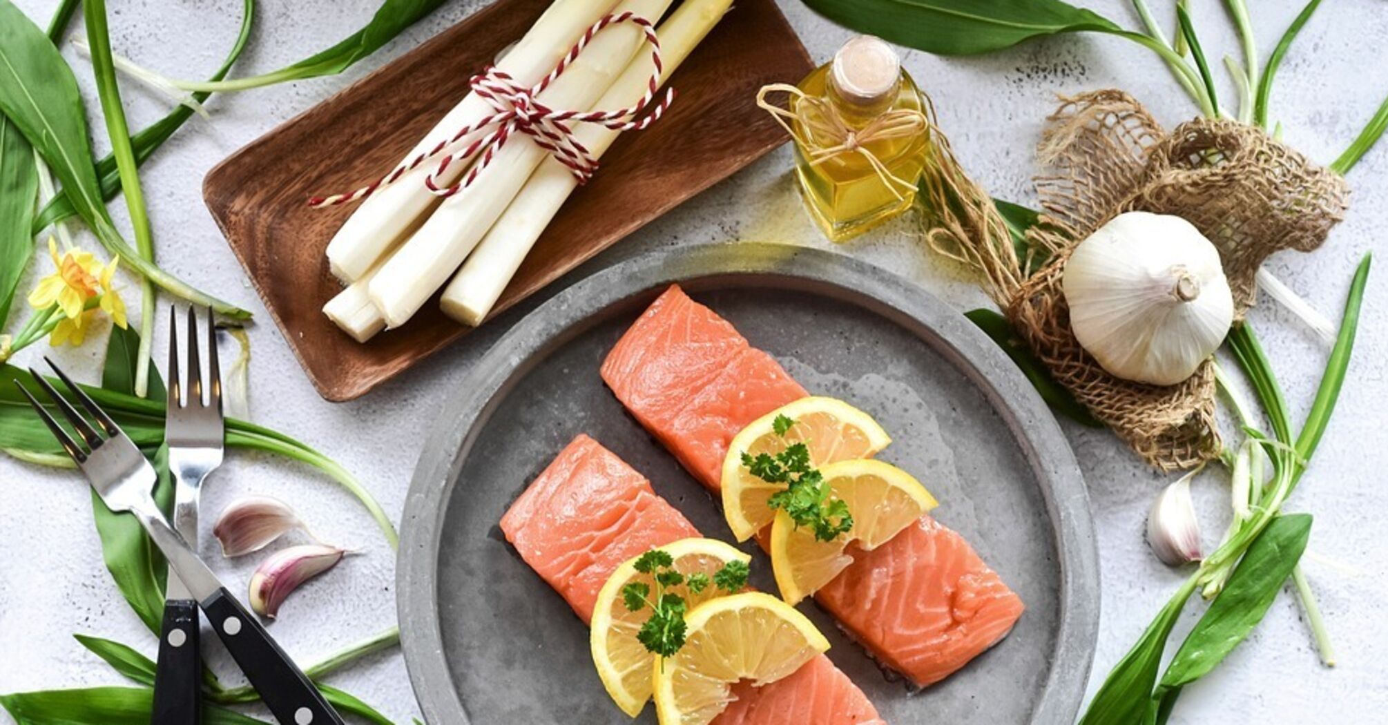 Lekko solony łosoś ze skórką