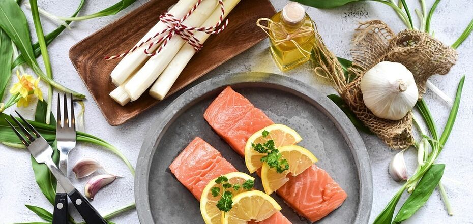 Lightly salted salmon with zest