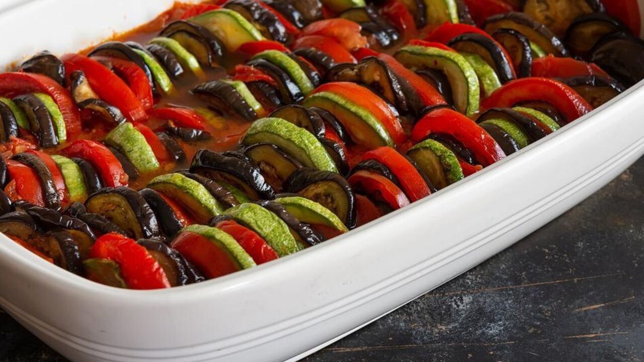 Easy Ukrainian-style ratatouille with sausage for dinner: baked in 15 minutes