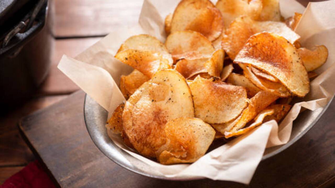 What to cook potato chips with to make them healthy: a recipe