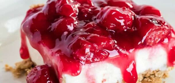 Easy cherry cheesecake: no baking required