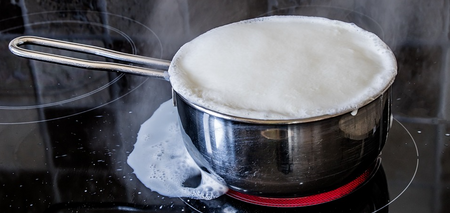 How to cook milk so that it doesn't burn and run away: the simplest tip