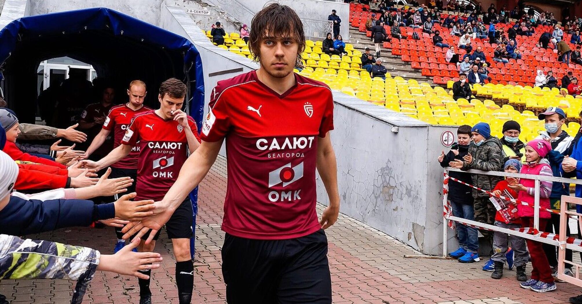 This is what happened to a Russian footballer for chanting "Glory to Russia!" in Turkey. Video.