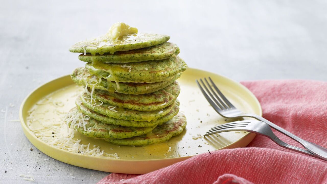 Fluffy pancakes with zucchini and cheese: they turn out to be low-fat