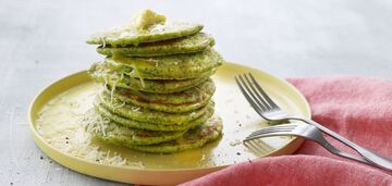 Fluffy pancakes with zucchini and cheese: they turn out to be low-fat