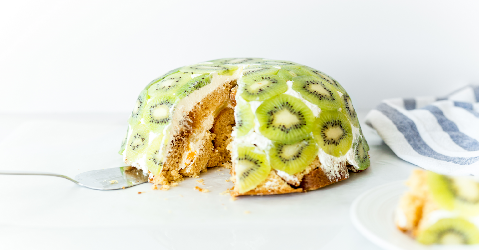 Quick 5-component cake: preparation takes only 10 minutes