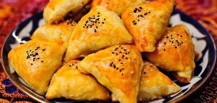 Lazy samsa without kneading dough: what to make it with
