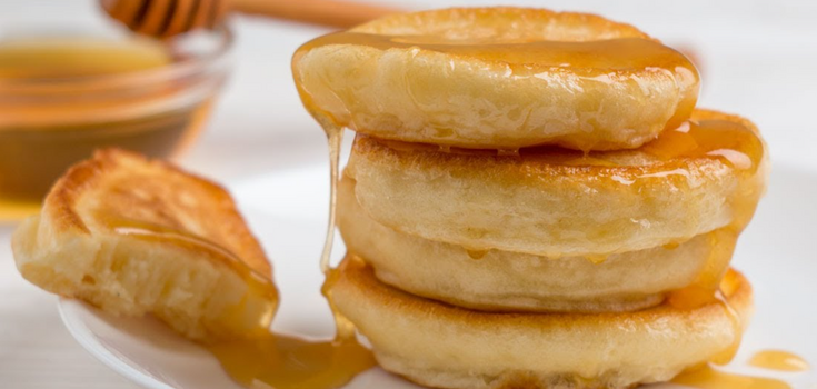 No milk, kefir, yogurt or water: puffy apple pancakes for a quick breakfast