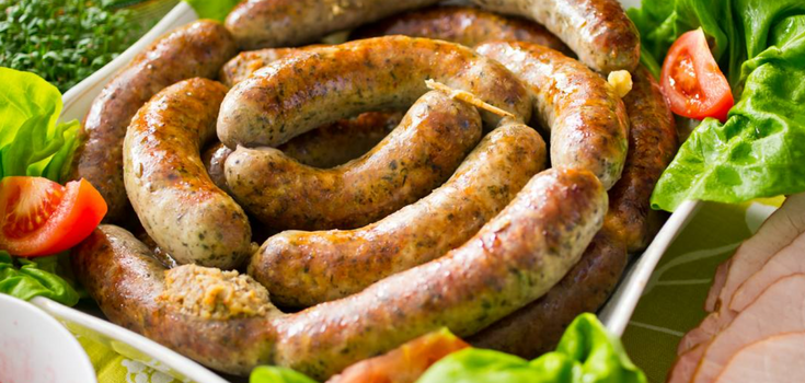 Juicy homemade sausage in the oven: a successful meat dish for Easter