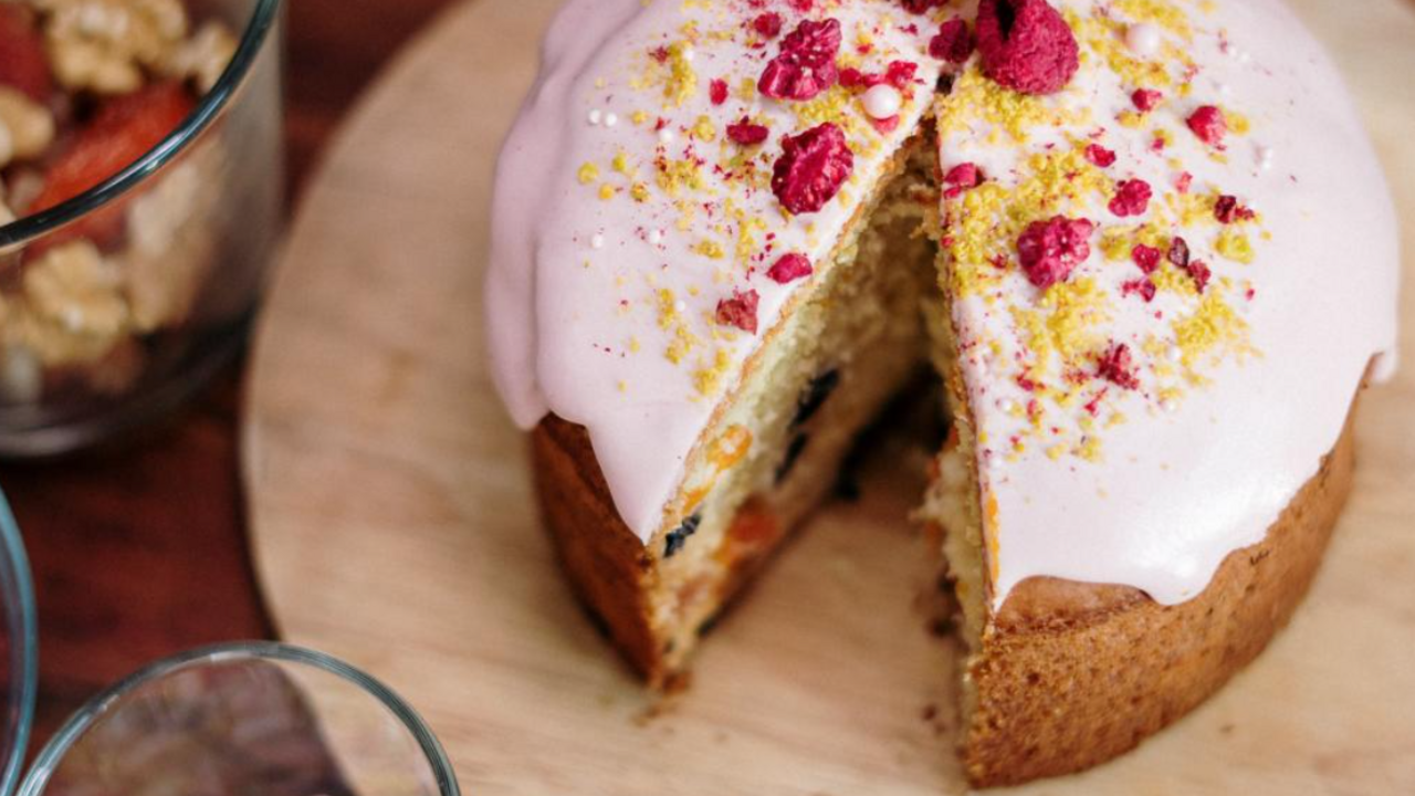 How to cook Easter cake in a multicooker: the easiest recipe