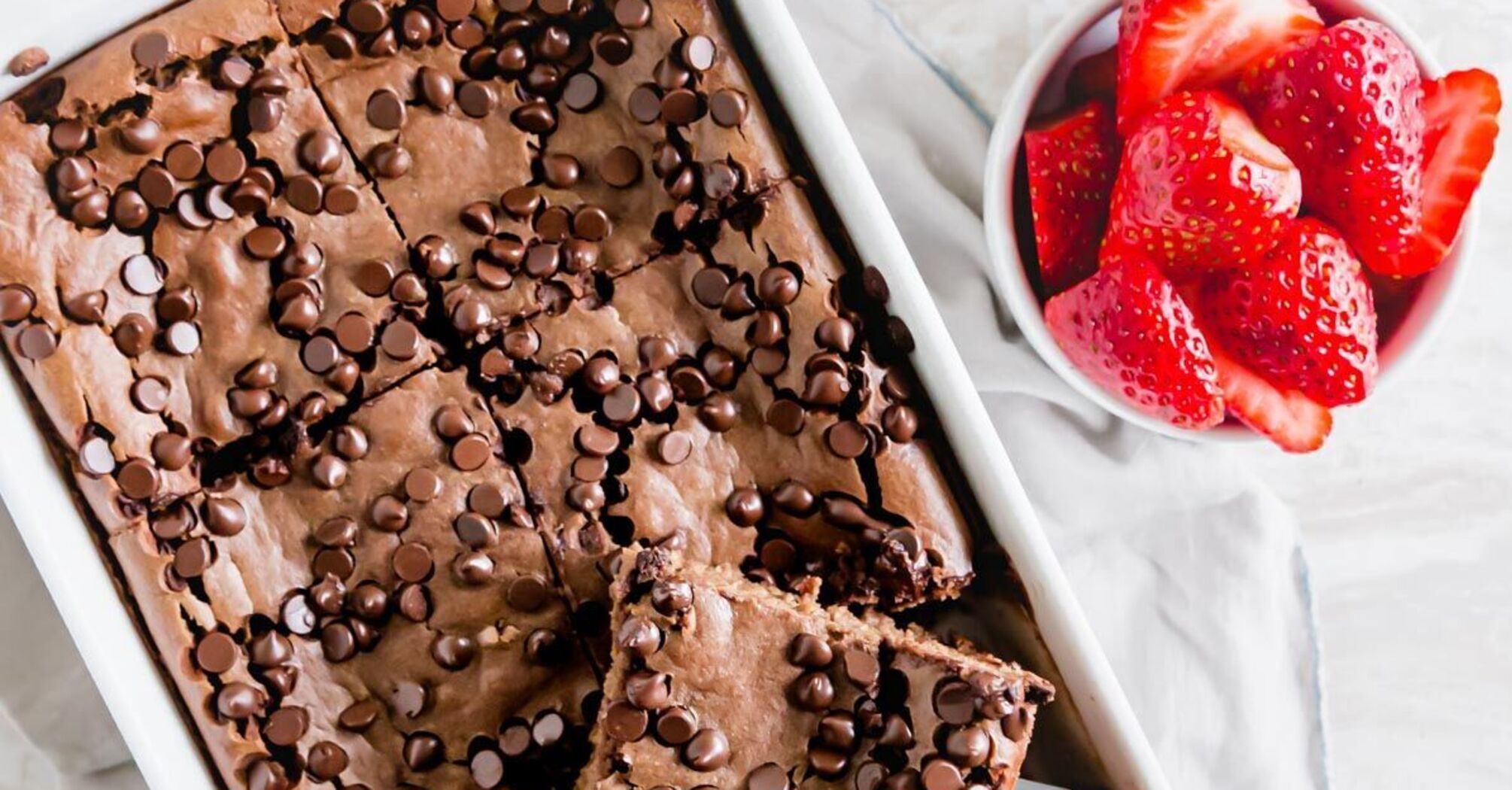 Delicious chocolate dessert with oatmeal: the benefits of the product remain