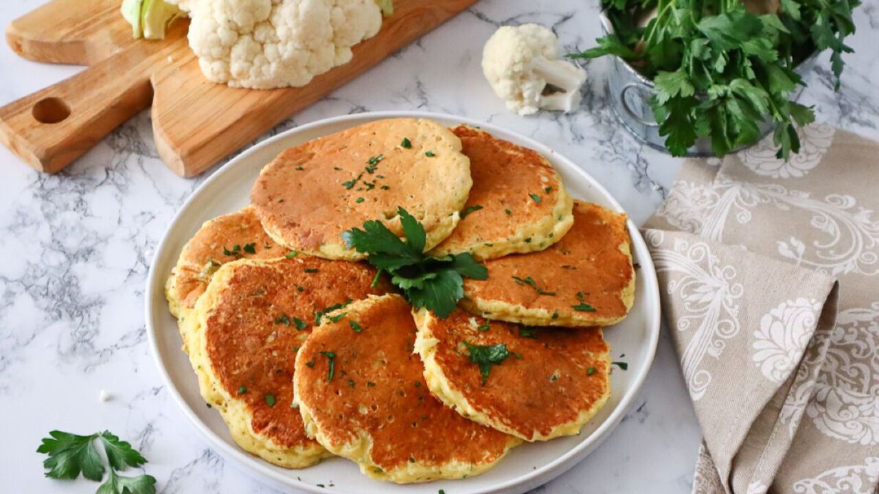 How to make healthy cauliflower pancakes: a nutritious quick dish
