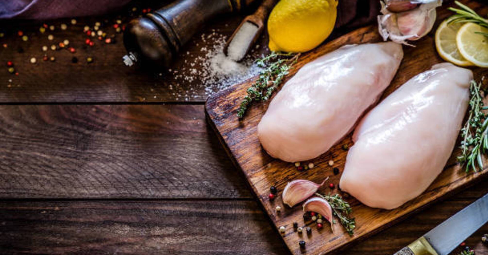 Chicken fillet in Oajarian style: how to make diet meat juicy