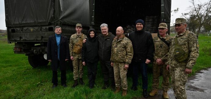 Poroshenko brought equipment to the gunners who sank the Moskva. Photos and video