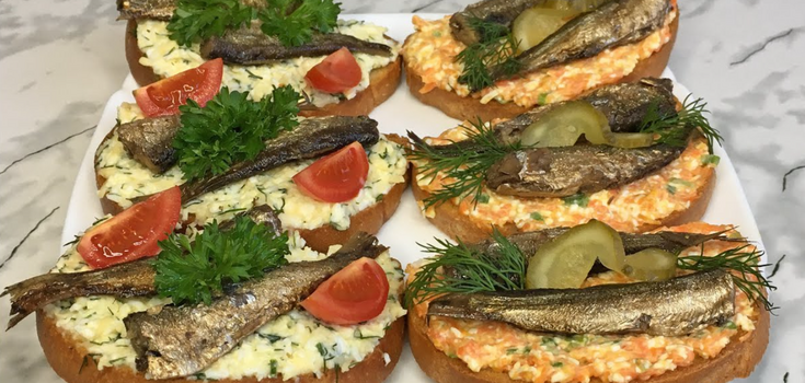 Sprats sandwiches for the holiday table: how to prepare a new snack