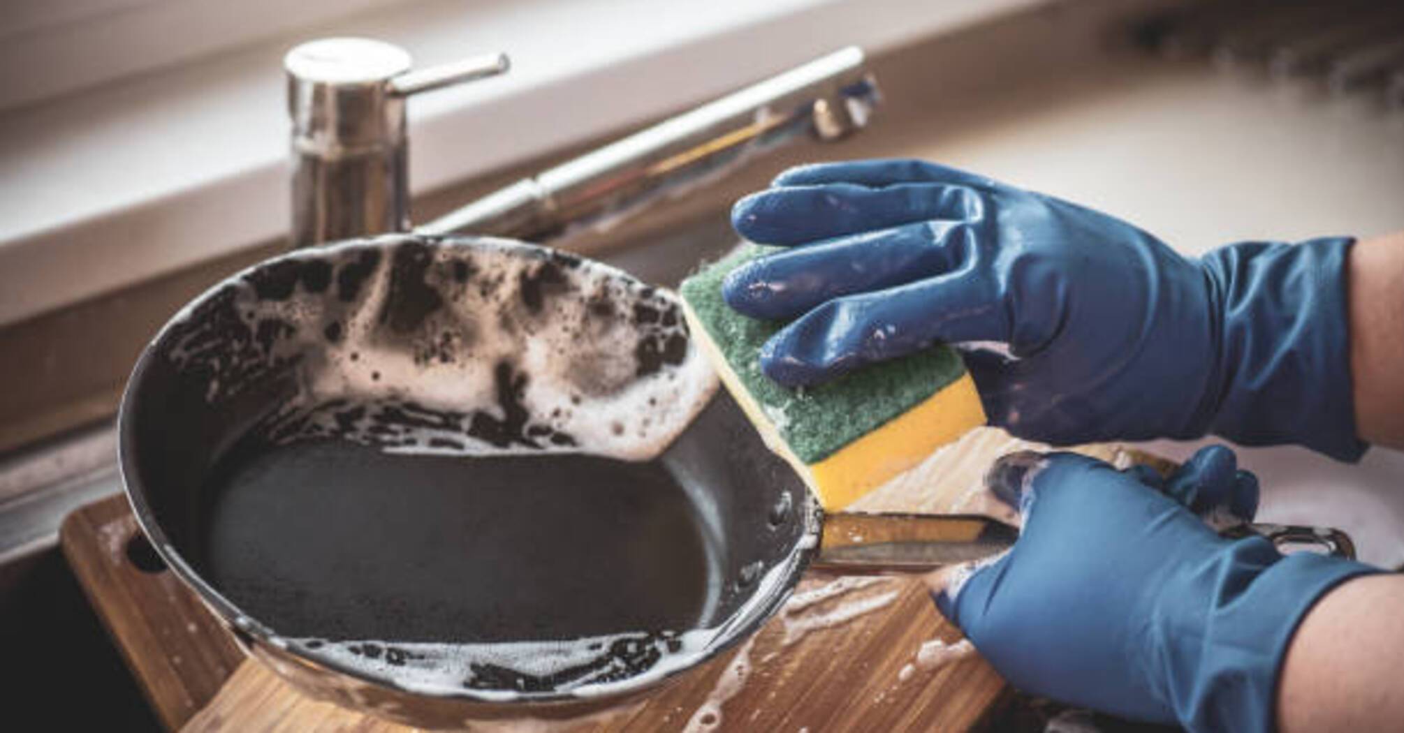 What to wash frying pans with