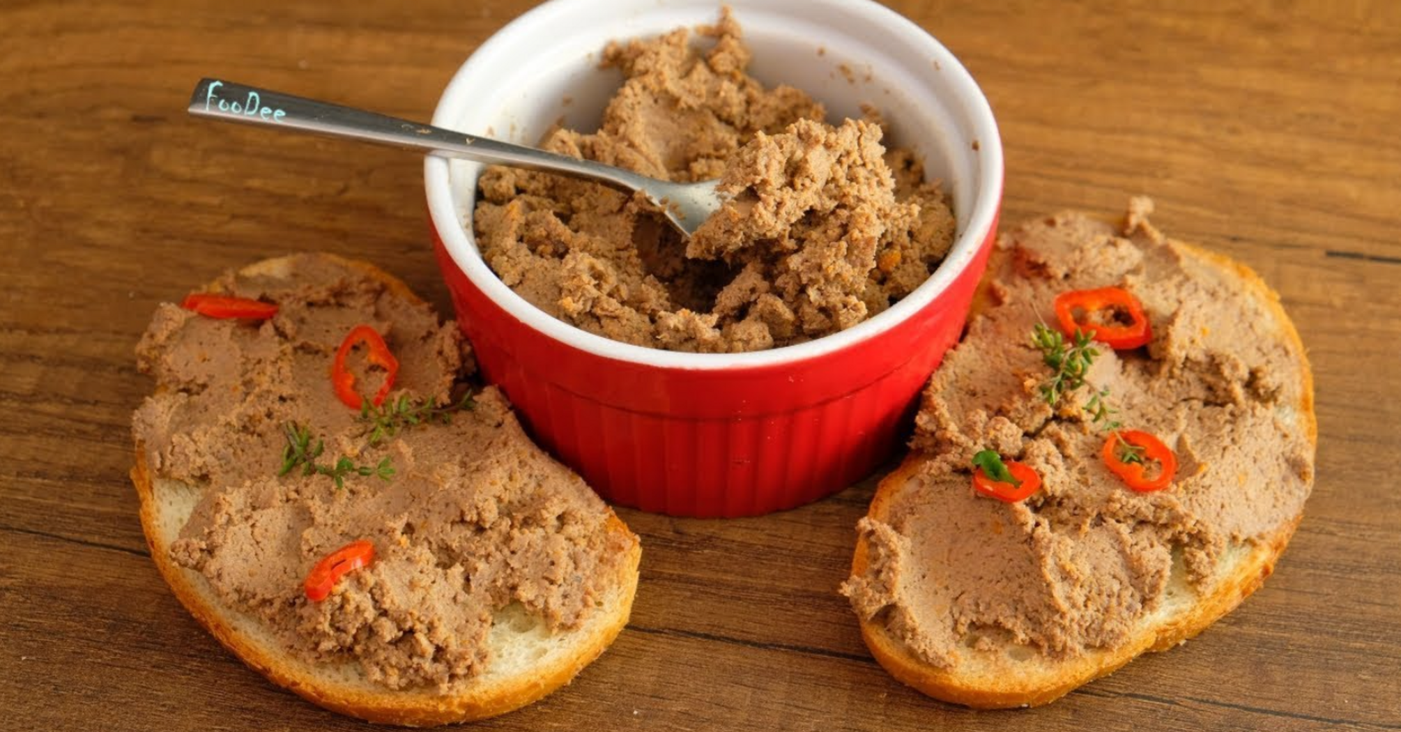 A new way of making liver pâté: what to add to the appetizer for a bright flavor