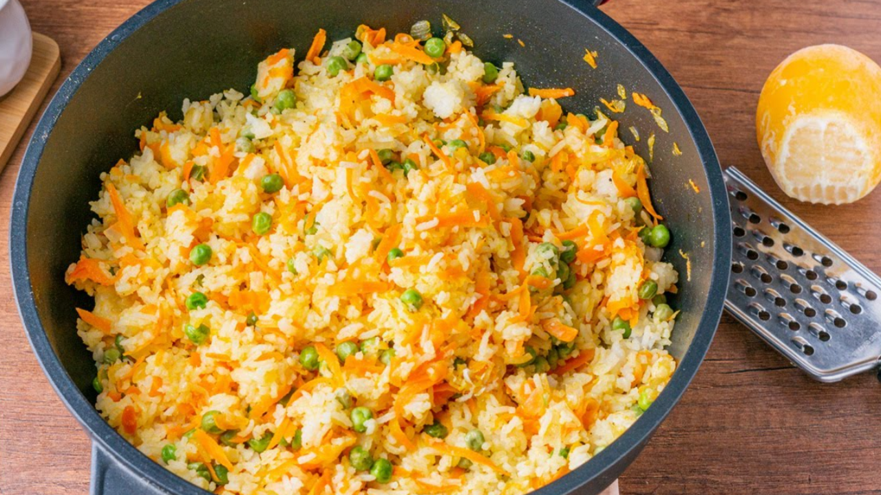 Crumbly pork pilaf: what ingredient must be added
