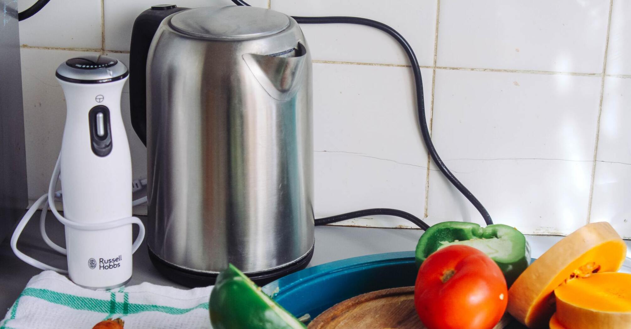 How to clean a kettle without chemicals