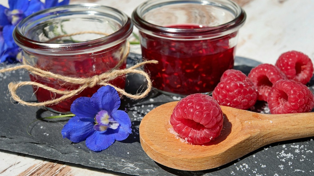 Why is it advised to stir jam with a wooden spoon and how it affects the taste: we explain