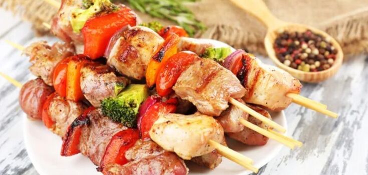 Shashlik on a skewer in the oven: what kind of meat to cook it from