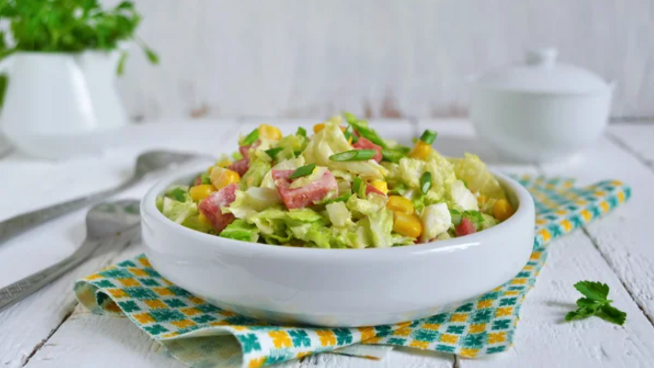 The tastiest young cabbage salad: a budget option