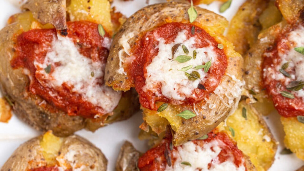 Elementary mini-pizza with potatoes: no need to roll the dough