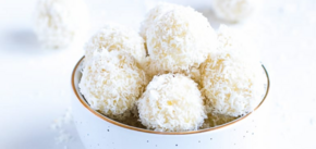Domowe cukierki kokosowe bez cukru: tylko 4 składniki