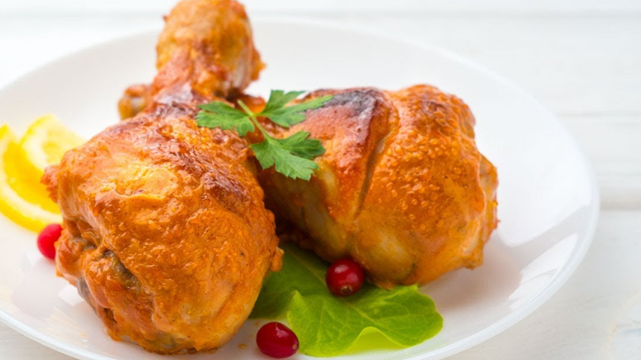 How to bake shanks in the oven: the meat will be juicy and tender