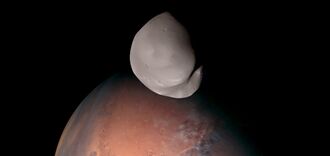 Ominous moon of Mars was shown up close for the first time since 1977: it turned out to be not what it was thought to be