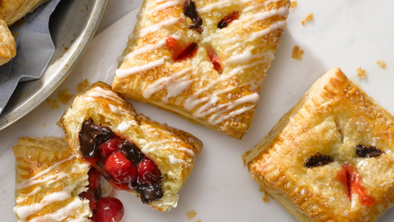Juicy cherry puffs in 20 minutes: no need to make the dough