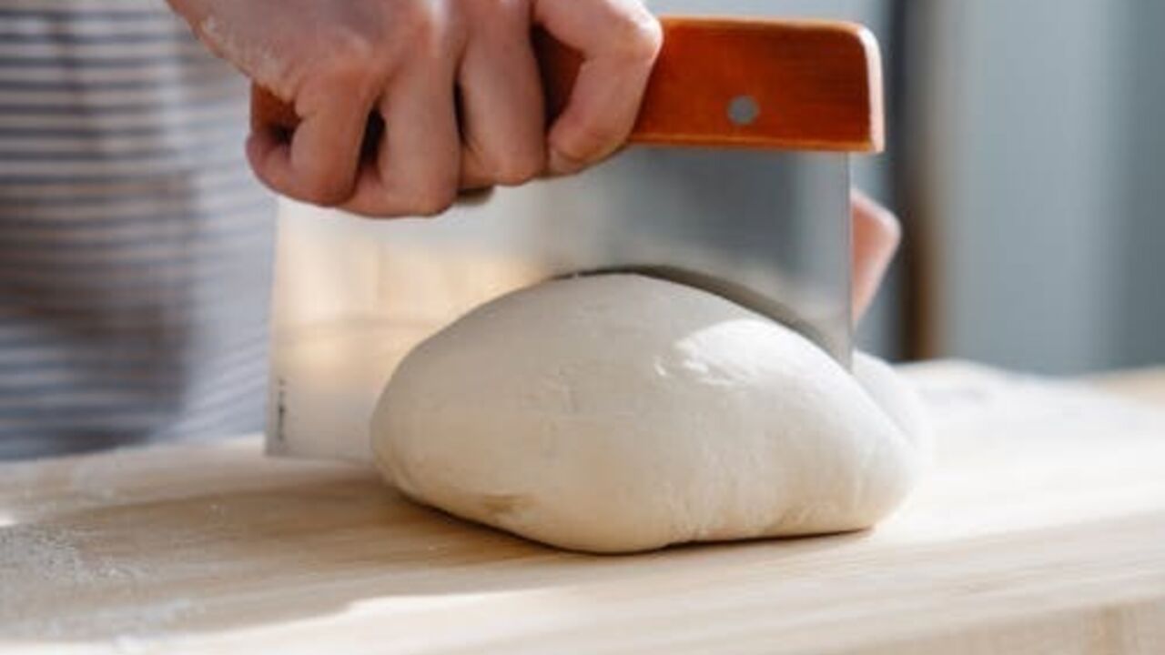 Versatile yeast dough for any baked goods: it rises well and turns out puffy