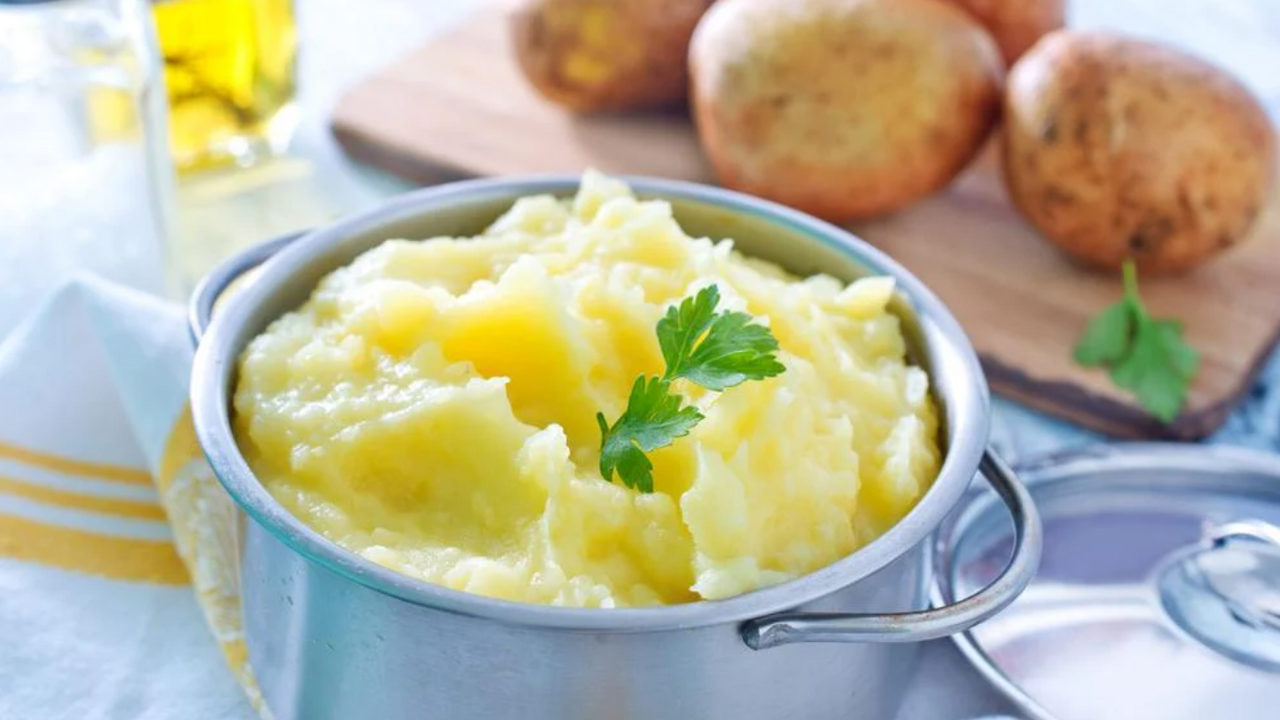 When to salt mashed potatoes while cooking so as not to spoil them: We explain