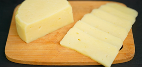 Budget hard cheese in the microwave: cooked without milk and boiling