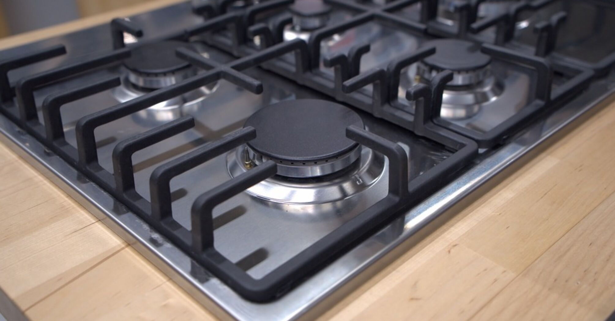 How to clean the grill of a gas stove from grease: three most effective ways