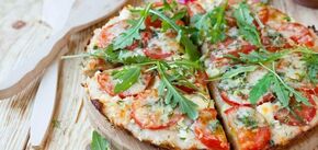 Quick pizza without dough on the pan in 10 minutes: what to make a delicious dish from