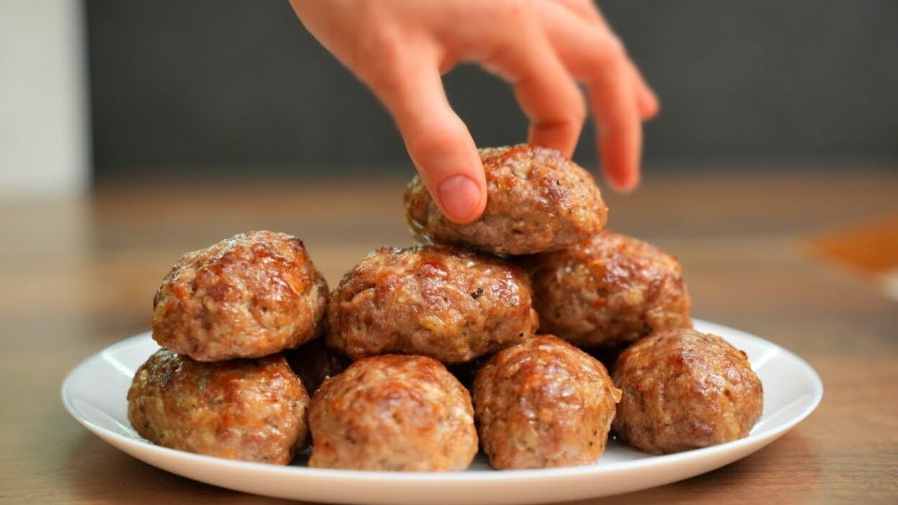 Juicy minced meat patties: what to add instead of flour