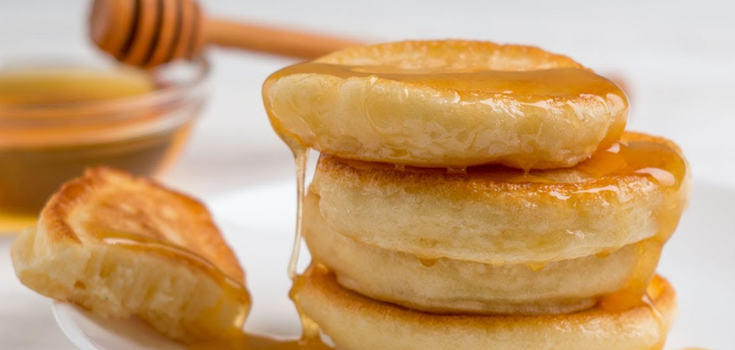 Budget pancakes without eggs and milk: what to add to the dough to make them rise and be fluffy