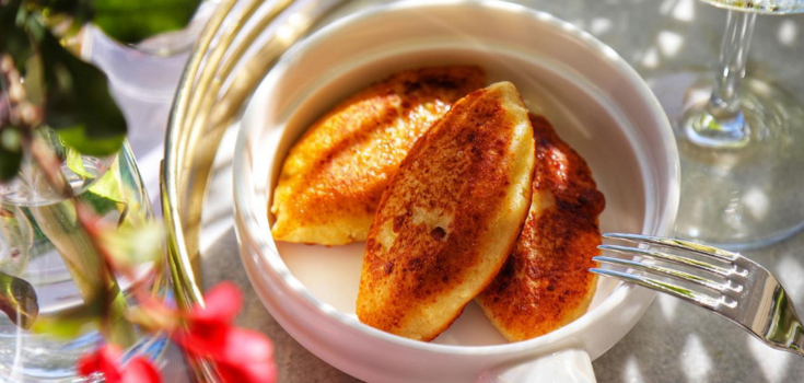 No milk or yeast: golden fried cottage cheese patties for a snack